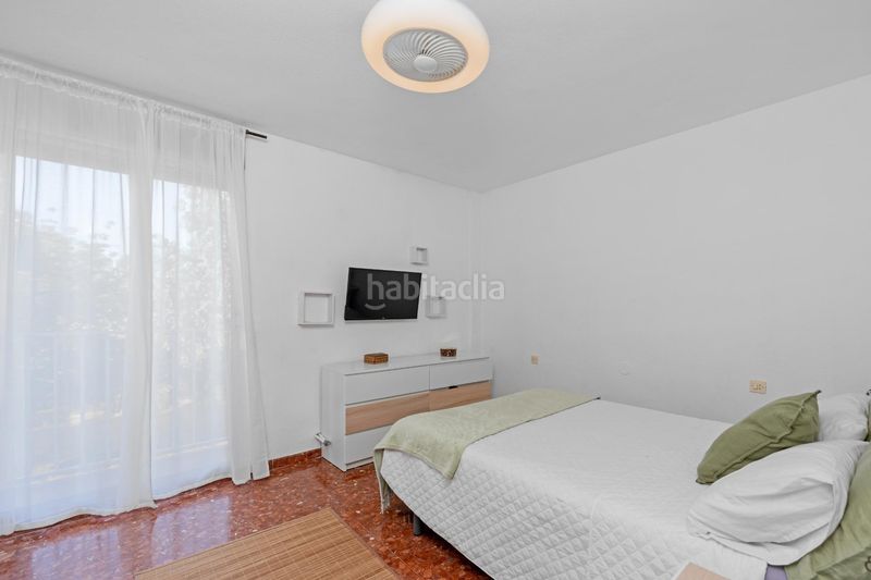 Foto df292b28-b771-47a4-9172-d78790a53456. Casa adossada amb aparcament a Atarfe