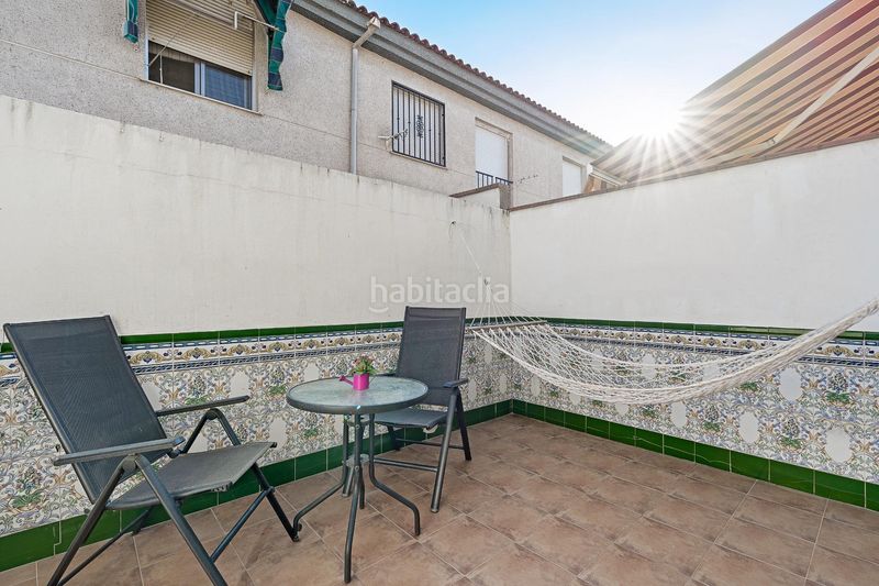 Foto fac2aa15-0205-417a-9166-885c5cc36d96. Casa adossada amb aparcament a Atarfe