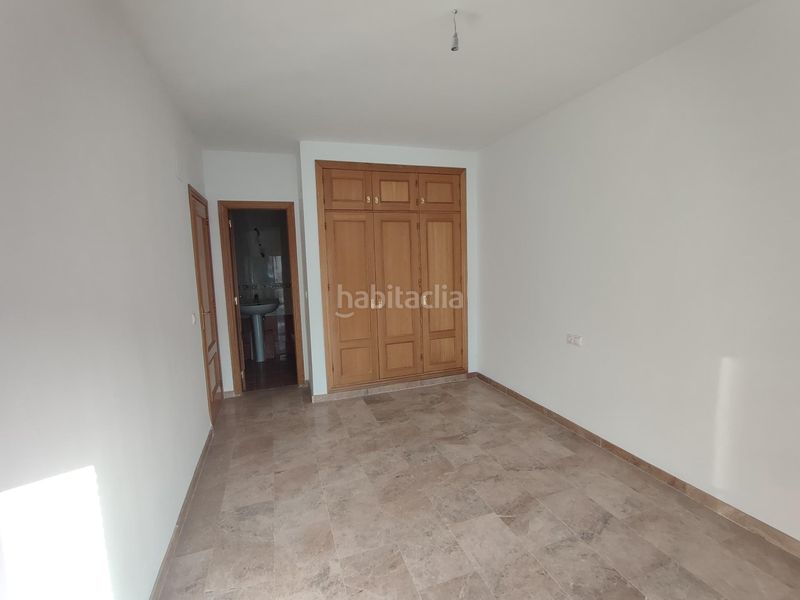 Foto c39ef26c-5d0d-4769-85b8-e463f2b6422e. Casa adossada amb calefacció aparcament a Atarfe