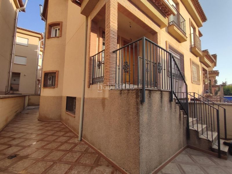Foto cb4a0062-f2d4-4bd6-a943-4341e056c7f5. Casa adossada amb calefacció aparcament a Atarfe