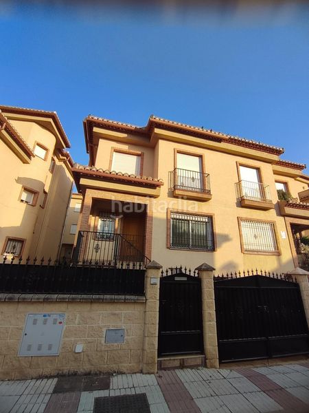 Foto f26f1d42-3cff-4cf6-92e8-f10df5a886a3. Casa adossada amb calefacció aparcament a Atarfe