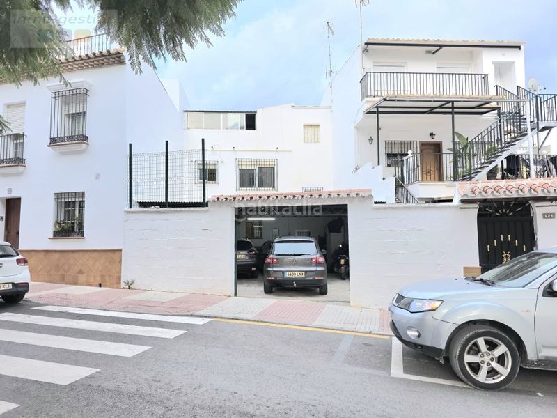 Foto 6cd8a50d-08e4-4d3d-ab4f-bf3d106786bb. Casa amb aparcament a San Pedro de Alcántara Pueblo Marbella