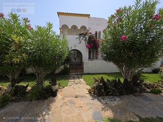 Reihenhaus  C. estrella de mar, 1619-1919. Casa adosada en primera línea de playa en marina de casares  vis