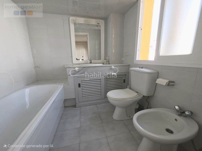 Foto 04a810c2-9eaa-41c3-a357-a03264b57398. Casa adossada amb aparcament a marina de Casares Casares