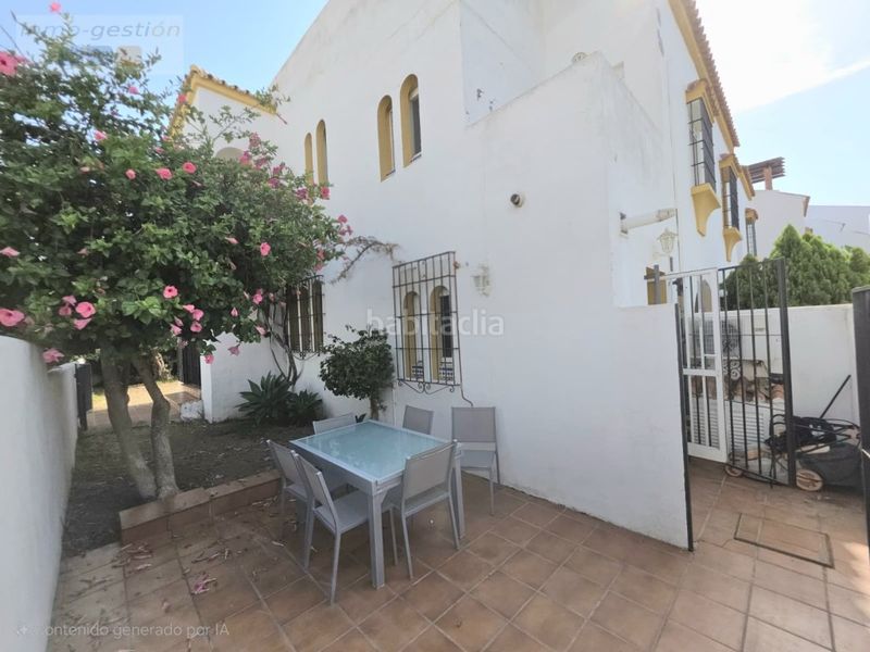 Foto 0b1b2298-02a9-4d54-9b53-3499de48b212. Casa adossada amb aparcament a marina de Casares Casares