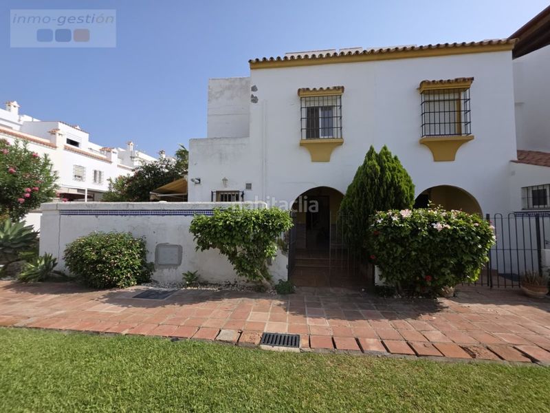 Foto 112d85b1-d9e6-4ae4-9e30-3ad27e943645. Casa adossada amb aparcament a marina de Casares Casares