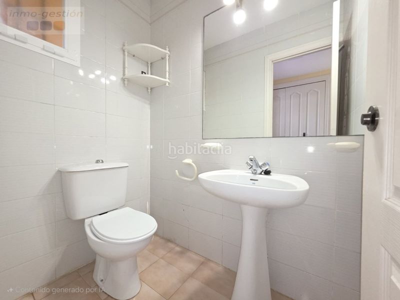 Foto 405d4638-c961-4b5f-a672-2d145e31beca. Casa adossada amb aparcament a marina de Casares Casares