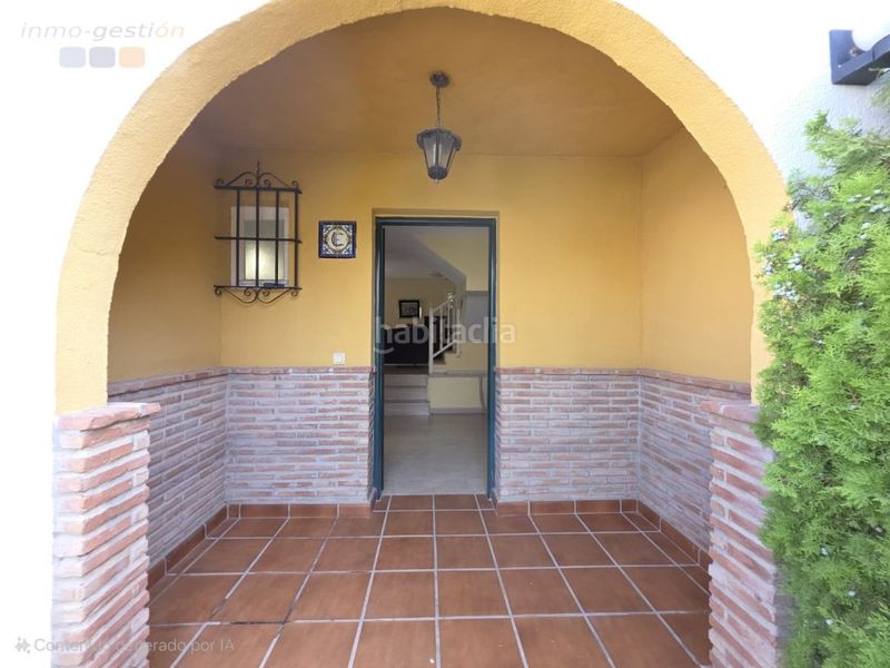 Foto 46c1782f-13fd-4280-b229-a81c8540886f. Casa adossada amb aparcament a marina de Casares Casares