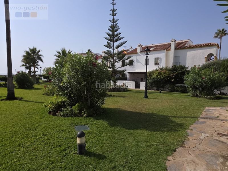 Foto 67dd858a-1ec3-49b2-94d7-4a91768fe293. Casa adossada amb aparcament a marina de Casares Casares
