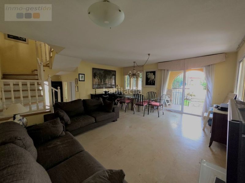 Foto 8c8d6e33-a13f-4d8c-91c9-8c004819e5fc. Casa adossada amb aparcament a marina de Casares Casares