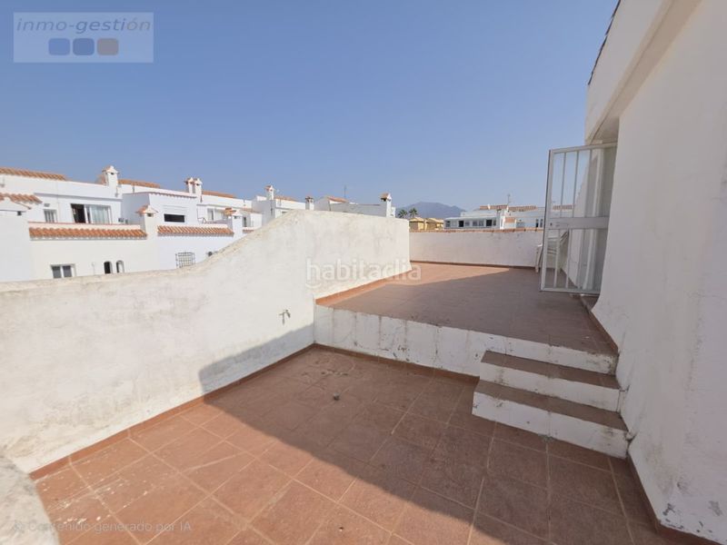 Foto 9c5a6d4b-675c-4fa4-8ab4-7bf8f9fbbb69. Casa adossada amb aparcament a marina de Casares Casares