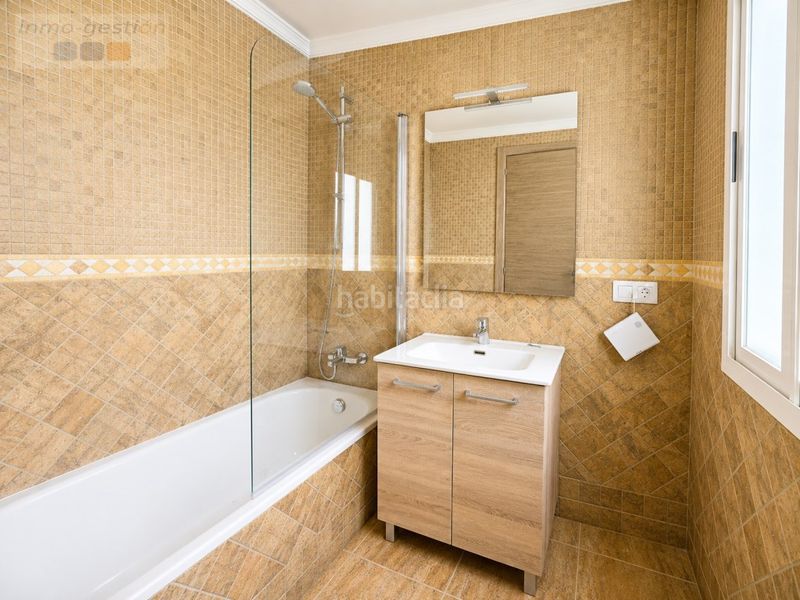 Foto cefe16e3-c356-4e36-93de-ac86d6be7d80. Casa adossada a Manilva pueblo Manilva
