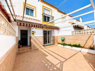 Casa adossada  Calle guadarrama. Casa adosada con amplio patio privado y sin gastos de comunidad,