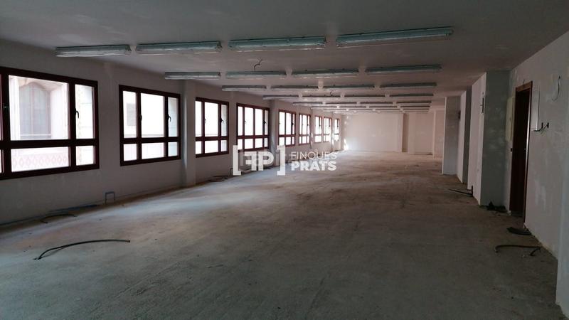 Foto 8c466175-d6d5-41e9-9e46-21366232b64a. Alquiler local comercial espectacular local comercial en alquiler en el eix comercial en Lleida