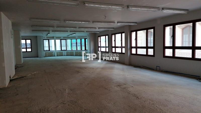 Foto ecea4c14-0a7f-46b0-b046-78018e665ef0. Alquiler local comercial espectacular local comercial en alquiler en el eix comercial en Lleida