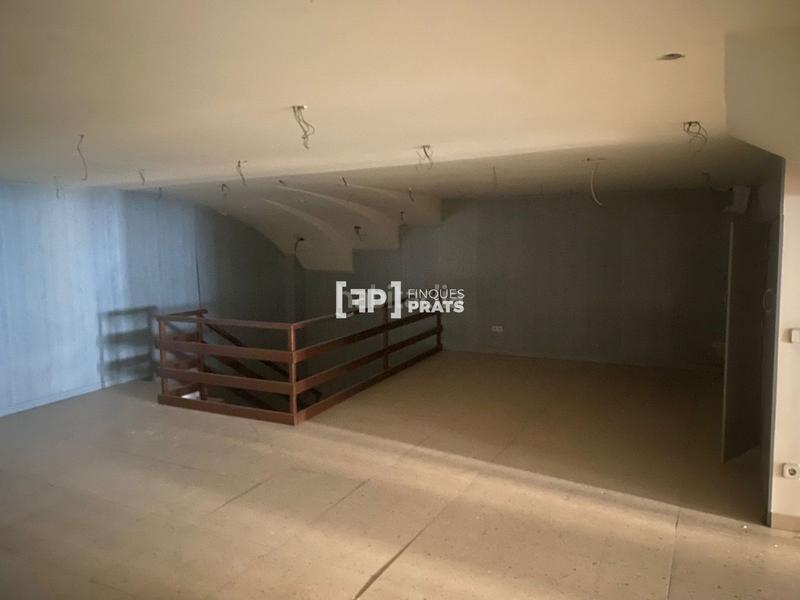 Foto 1139be8a-e918-42b9-b80d-1af82227bead. Local comercial a Joc de la Bola - Camps d'Esports Lleida