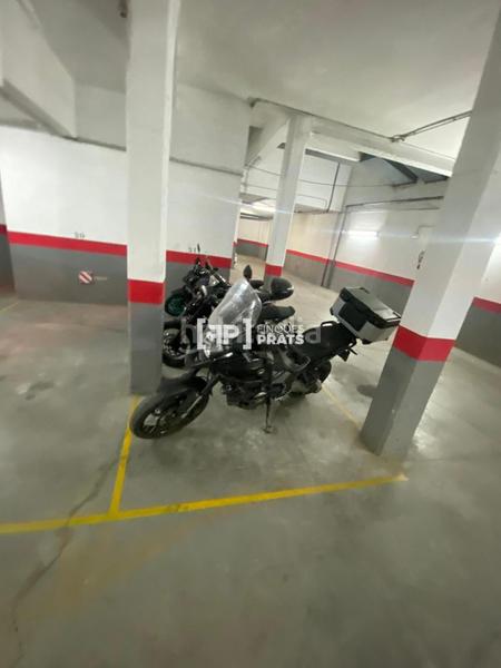 Foto c82d38a2-0eb0-40a1-af3e-5b32070ab495. Aparcament cotxe a Rosselló