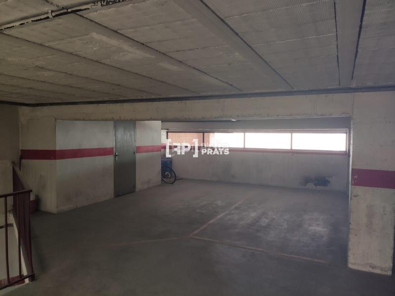 Foto cbf0d31b-a03f-4d20-944f-36903a23c688. Alquiler parking coche plaza de aparcamiento en alquiler en bordeta en Lleida