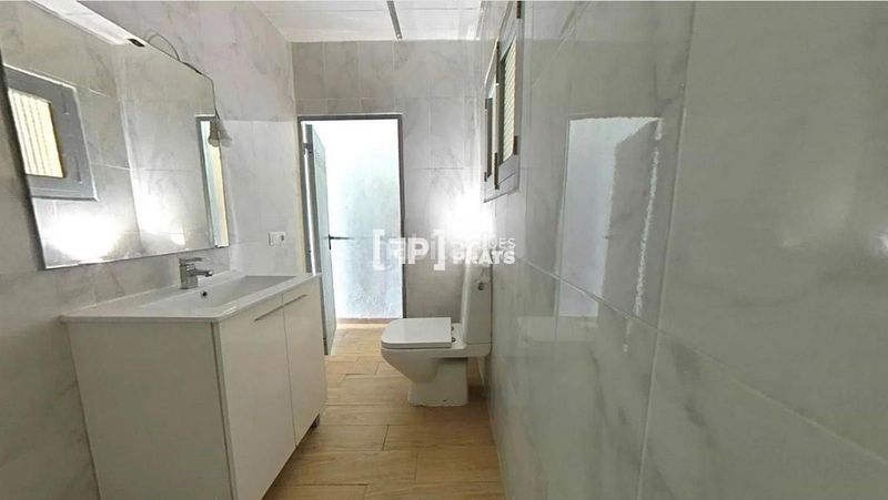 Foto d341effe-769c-4000-b4f1-f7f01fc774be. Casa amb aparcament a Almatret