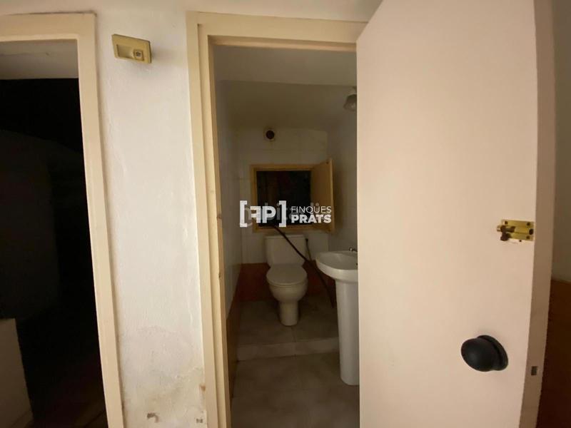 Foto c124d113-5b05-4b0c-93e3-0aa2759c0ecf. Alquiler local comercial  en alquiler en camp de mart en Lleida