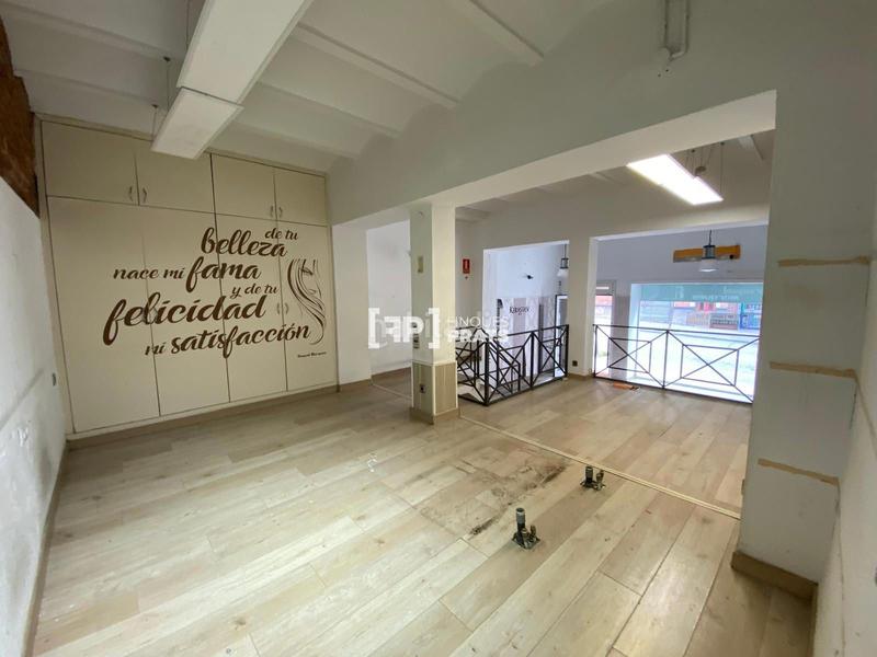 Foto d3d65cb9-a2c4-4f1b-b75f-b60f2afe1bc5. Location local commercial dans Centre Històric Lleida