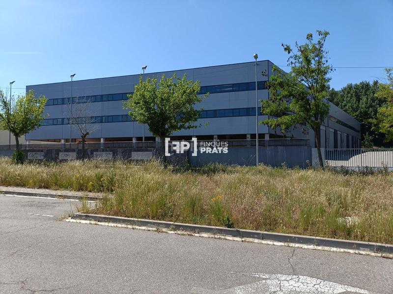 Foto 23f2175f-48f4-4fa5-9a26-398db27f19f2. Bâtiment à usage industriel dans Magraners Lleida