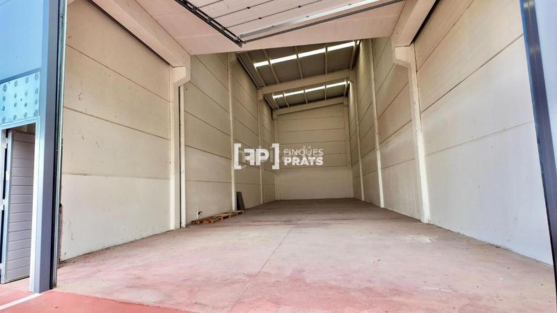 Foto f3bb81c2-55ef-49c6-a15b-240eb81de4f1. Nau industrial a Magraners Lleida