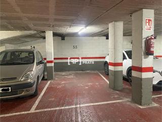 Aparcament cotxe  Dr combelles. Plaza de parking en venta en la calle dr. combelles