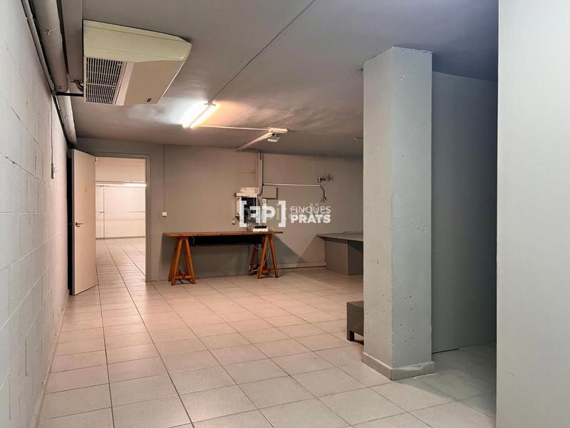 Foto 381f6f8d-4e32-4d2f-8137-508235dbc6f9. Alquiler local comercial local en alquiler en zona alta en Lleida