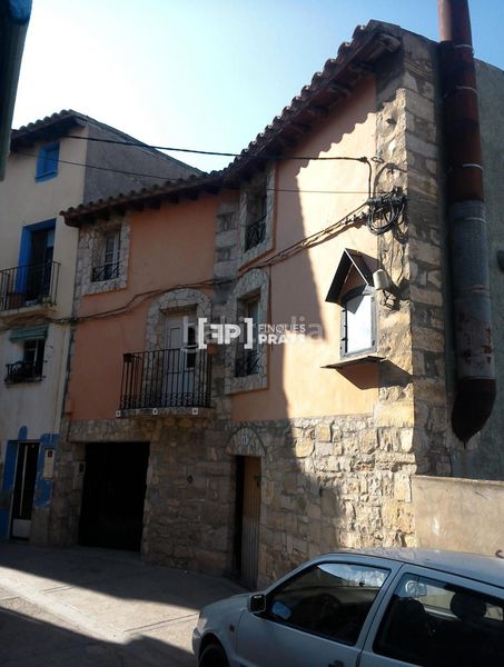 Foto c4abac1a-7c68-4632-a8dd-1afe0cedd5da. Casa adossada amb aparcament a Fraga