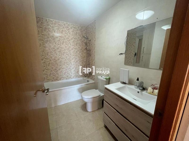 Foto 9366cae8-ba97-4eb6-babf-1645054eb58d. Piso  en venta en llivia en Llívia Lleida