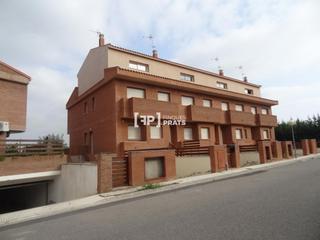 Edifici  Enric granados. Conjunto de 3 casas adosadas en venta en benavent de segria