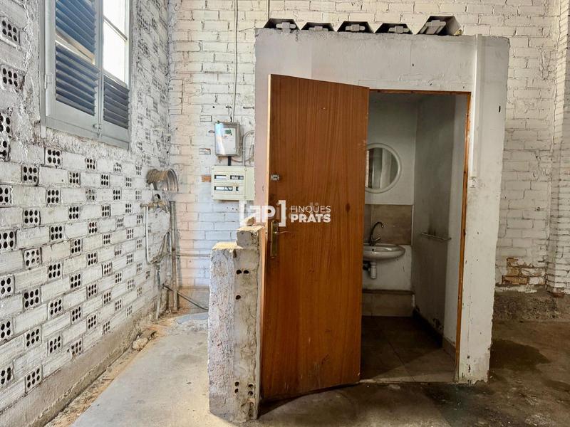 Foto f5e6f710-ac4e-4136-82b2-6e1504dc769e. Industrial building in Montoliu de Lleida