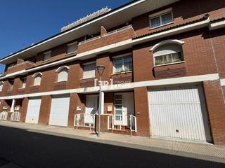 Maison jumelée à Torrefarrera. Casa adosada en venta en torrefarrera
