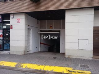 Aparcament cotxe a Alfred Pereña
