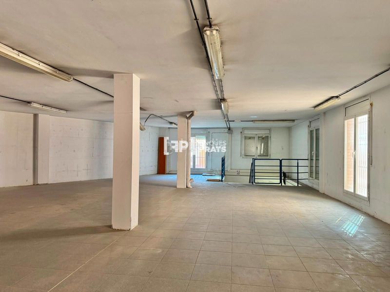 Foto 26bb2abe-eed2-4f00-9b79-056260f34462. Local comercial a Príncep de Viana-Clot-Xalets Humbert Torres Lleida