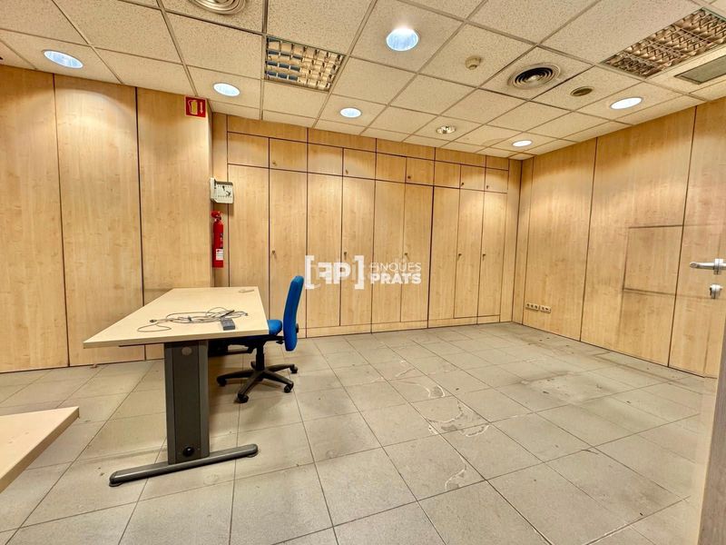 Foto ce2de305-14cb-463f-b9fa-462e0fd89915. Local comercial a Príncep de Viana-Clot-Xalets Humbert Torres Lleida