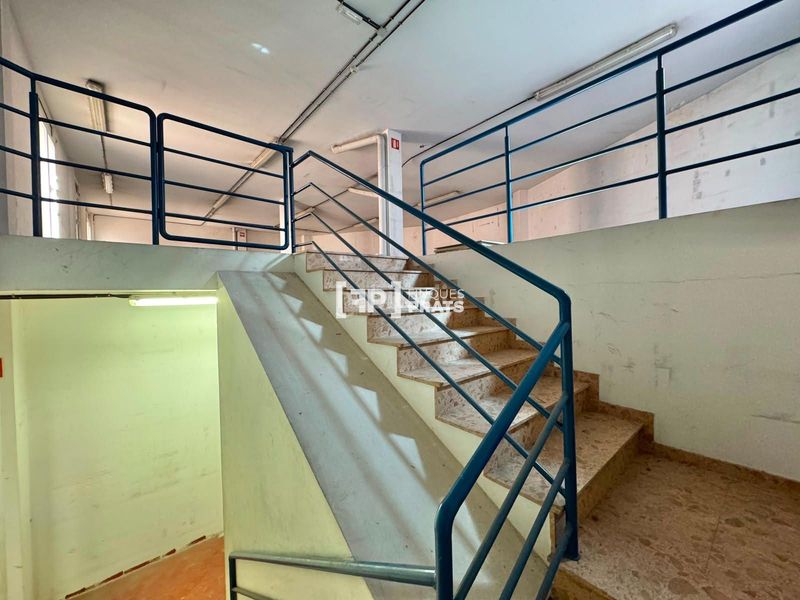 Foto fa35e3d3-dce3-46a5-ae1d-887d6e4c7fcc. Local comercial a Príncep de Viana-Clot-Xalets Humbert Torres Lleida