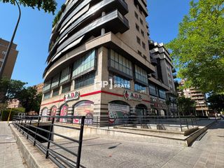 Lloguer Local Comercial a Pica d'estats 19. Local en alquiler en lleida.