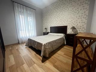 Pis  Plaza colon. Piso reformado, exterior, con ascensor y patio en plaza colón. .