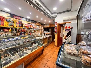 Local Comercial  De la paz. Oportunidad de negocio en parque azahara!!!! panadería!!!!!
