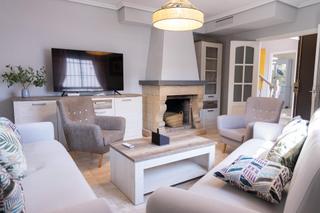 Reihenhaus  Calle de agustín de la oliva. Chalet adosado con jardín en zona calasancio  todo exterior y li