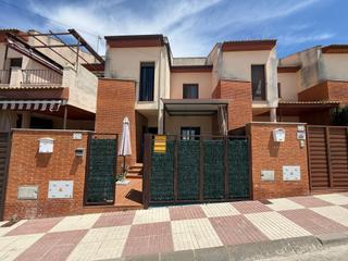 Casa  Calle tolerancia (sr-2). Estupenda casa adosada en dos plantas, en la victoria, córdoba!!