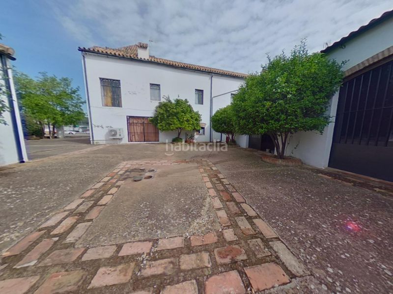 Foto d86bc43a-ff3e-4d07-9e9b-f8d6a2690566. Xalet amb aparcament a Posadas