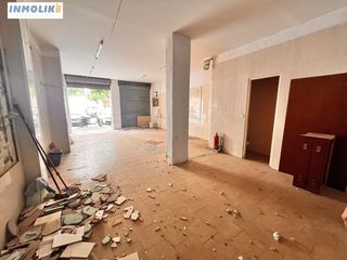 Local Comercial a Pasaje pantoja 6. Local con proyecto y licencia para convertir en vivienda. pasaje