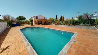 Xalet a Villafranca de Córdoba. Parcela independiente de 1.490 m2 con vivienda, piscina y zona d