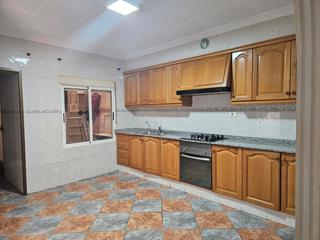 Casa en Madrigal. Espaciosa casa en barrio melilla, vila-real – ideal para familia