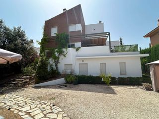 Chalet  Calle calle de la veleta. Chalet independiente parcela 850mts en la zubia laurel de la rei