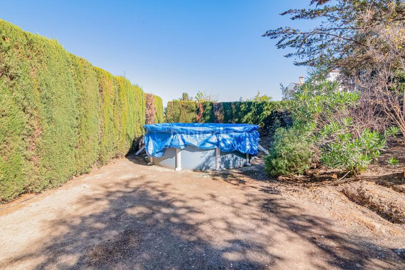 Foto 3a18d9bf-66a1-4c4b-b45d-2743df260104. Chalet con parcheggio in Altos de la Zubia Zubia (La)