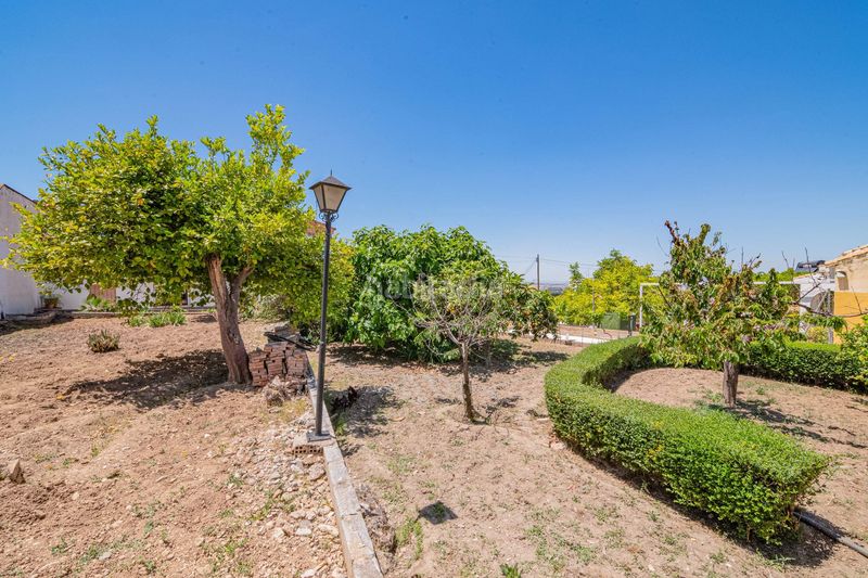 Foto f3bedf3b-a10e-4345-b69e-41e88a885e5d. Casa a calle hortensia 24 a Cájar